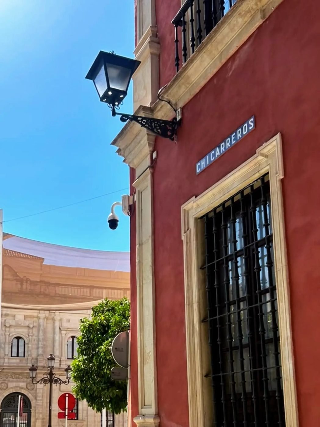 Esquina de la calle Chicarreros, en el centro de Sevilla